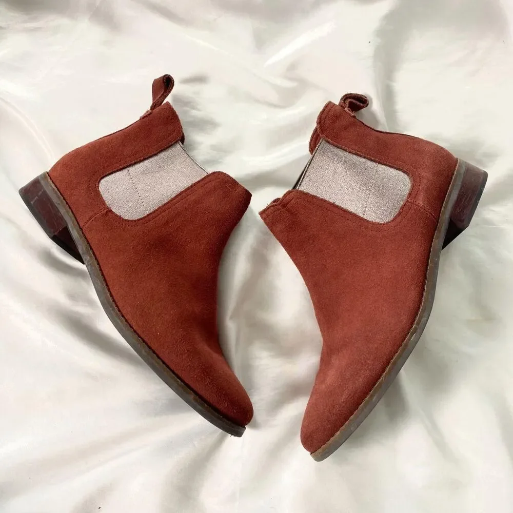 TOMS Ella Suede Ankle Chelsea Boot Hibiscus Burned Red Burgundy US 8 EUC